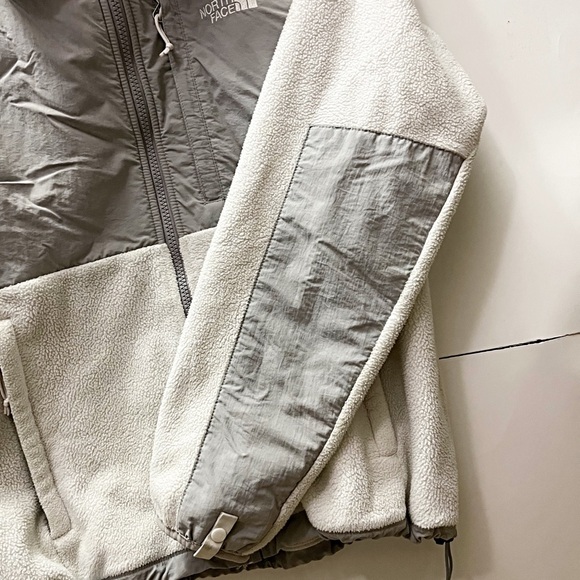 The Northface • Women’s Jacket •Med - Picture 8 of 15